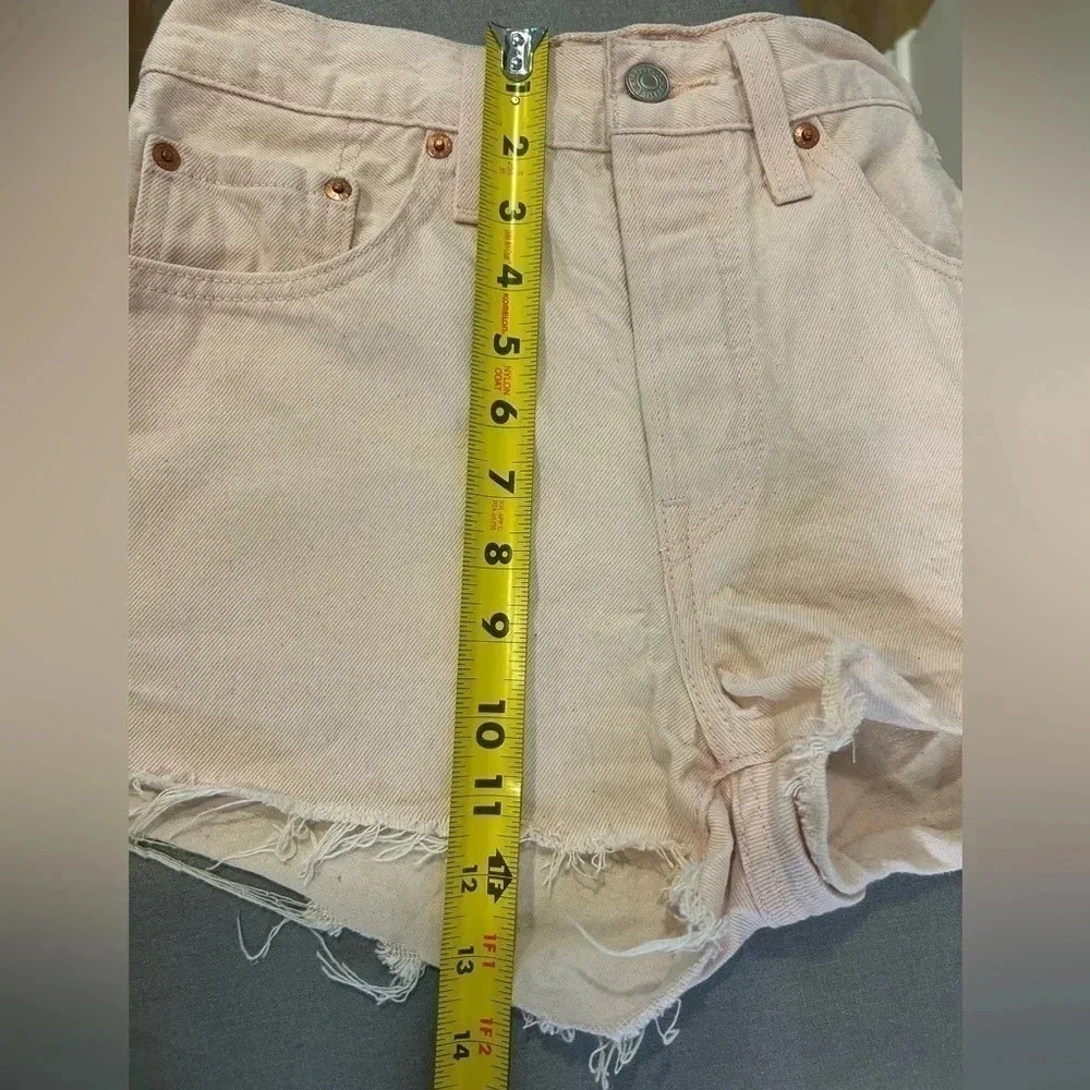 💖”Levi’s 501” Baby Pink Distressed Cut Off Short w/ Fringe Size 27💗 - Picture 10 of 14